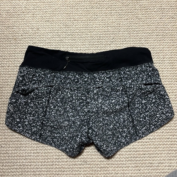 Lululemon speed up shorts. - Picture 3 of 5